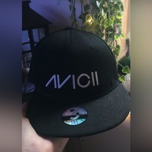 Avicii straight rim hat.